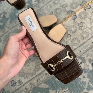NWT Croc Brown Sandals Steve Madden Block Low Heel
